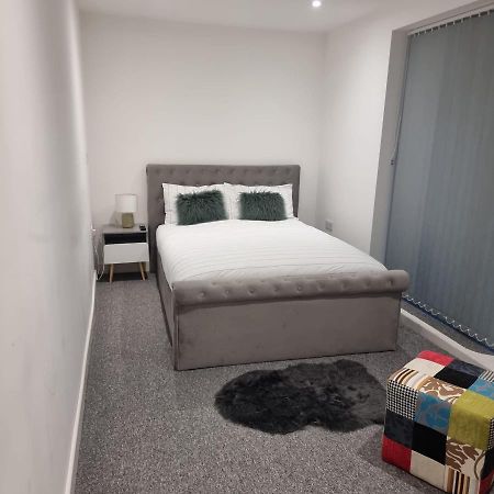 Classic 2 Bed Apartment In Oldkent Road Лондон Екстер'єр фото