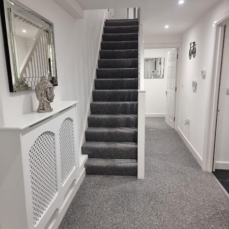 Classic 2 Bed Apartment In Oldkent Road Лондон Екстер'єр фото