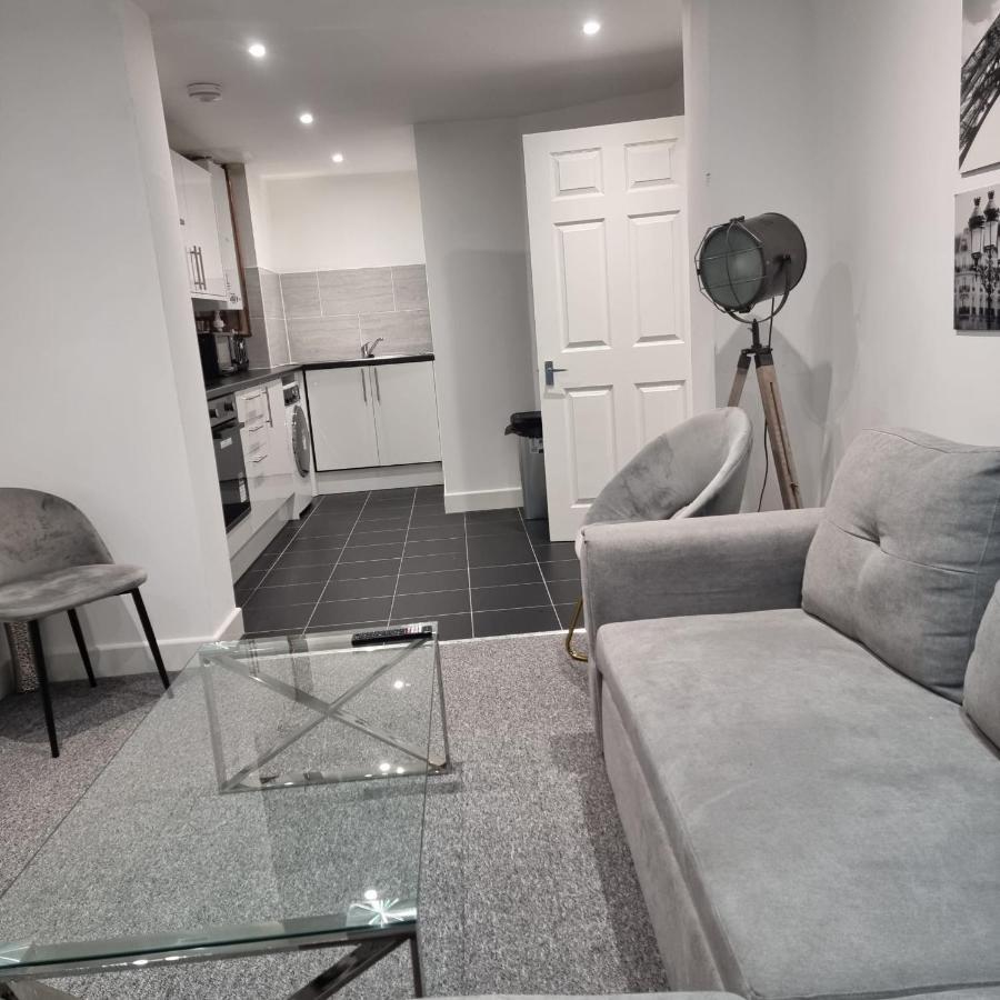 Classic 2 Bed Apartment In Oldkent Road Лондон Екстер'єр фото