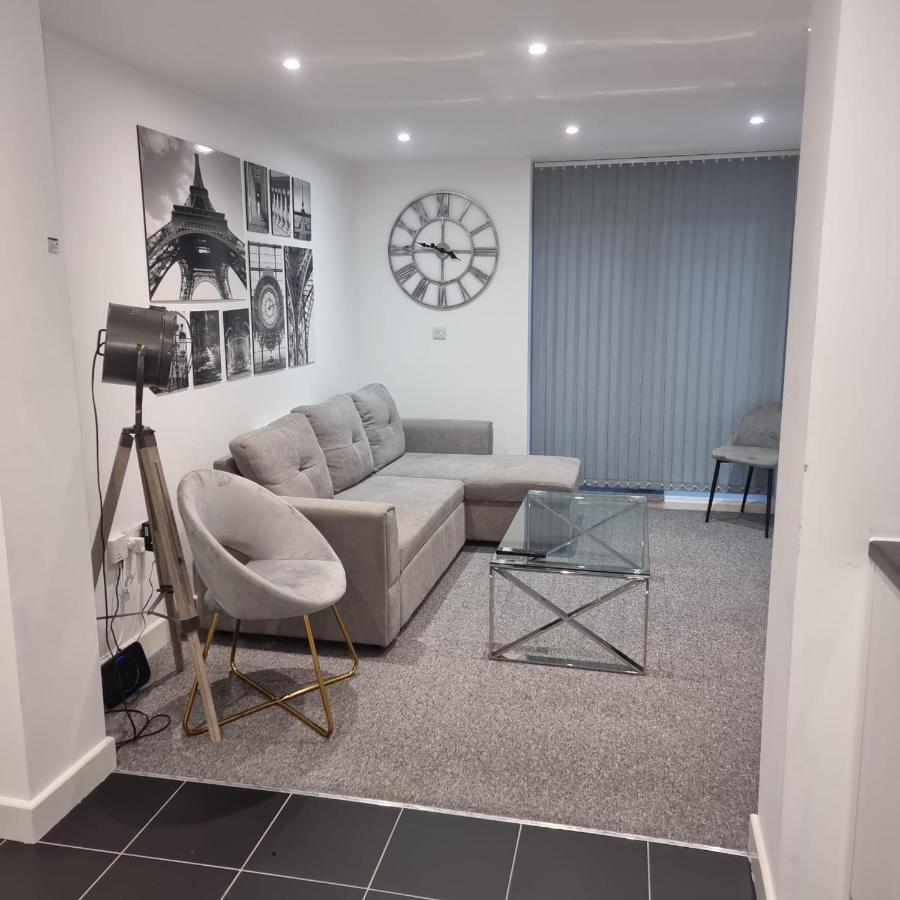 Classic 2 Bed Apartment In Oldkent Road Лондон Екстер'єр фото