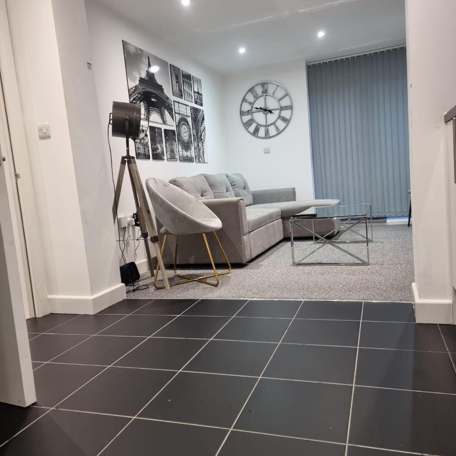 Classic 2 Bed Apartment In Oldkent Road Лондон Екстер'єр фото