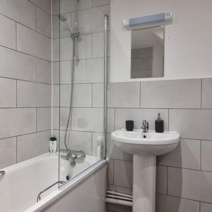 Classic 2 Bed Apartment In Oldkent Road Лондон Екстер'єр фото