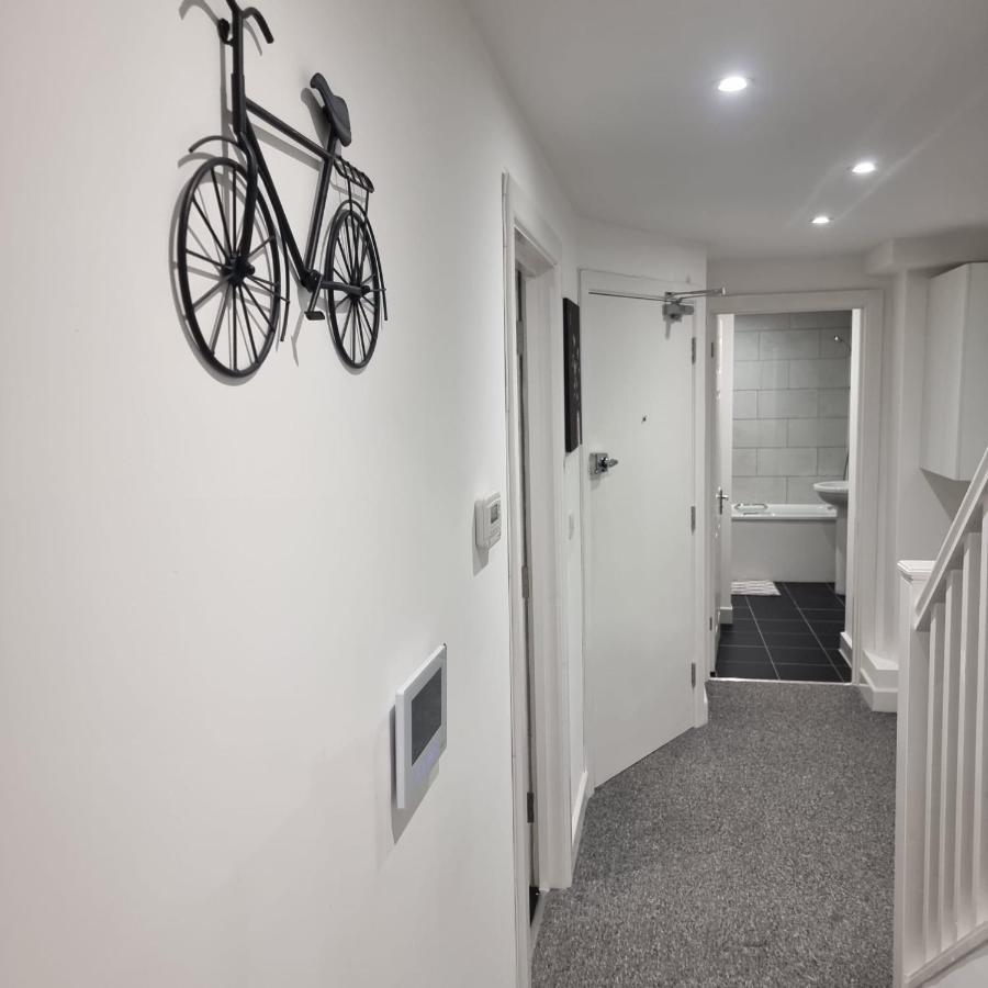 Classic 2 Bed Apartment In Oldkent Road Лондон Екстер'єр фото