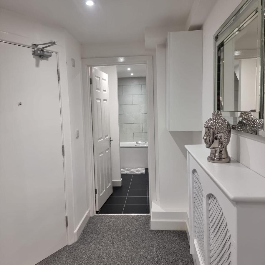 Classic 2 Bed Apartment In Oldkent Road Лондон Екстер'єр фото